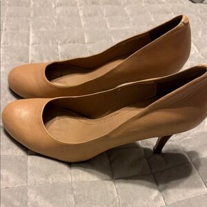 Classic Nude Leather Mid Heel 3.5in Pumps